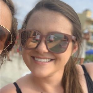 Meet your Posher, Carly